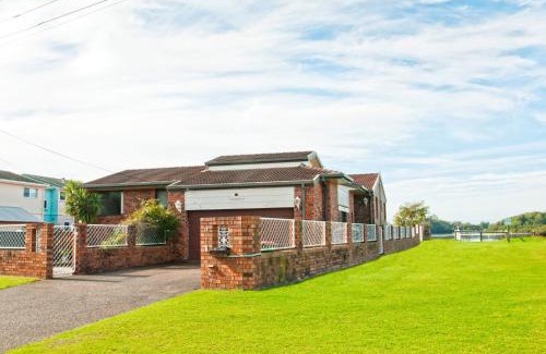Greenwell Point House | HAIS18G - Riverside Delight