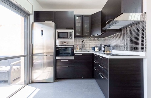 Kerem HaTeimanim Apartment | Hakovshim Miroir - Two Bedroom Apartment, Sleeps 4