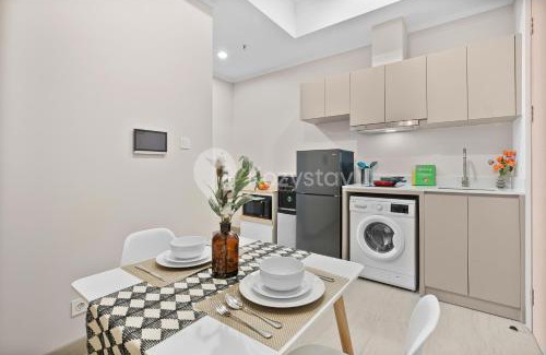 Old Jakarta Apartment | Haku by Kozystay - Kemayoran