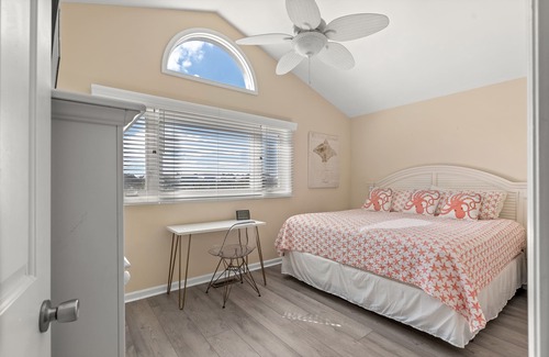 Windy Hill House | HAKUNA MATATA - 4 Bed/2 Bath Home in Windy Hill Area - Community Pool