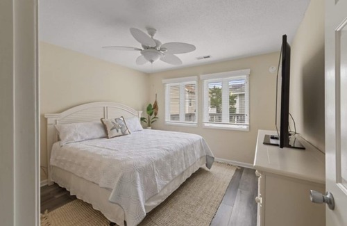Windy Hill House | HAKUNA MATATA - 4 Bed/2 Bath Home in Windy Hill Area - Community Pool