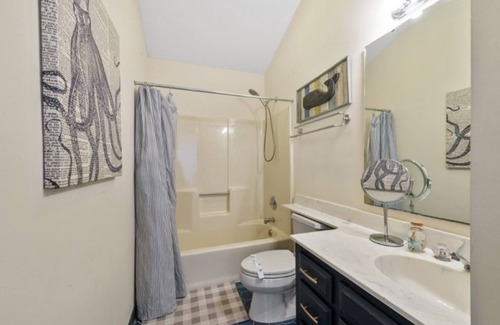 Windy Hill House | HAKUNA MATATA - 4 Bed/2 Bath Home in Windy Hill Area - Community Pool