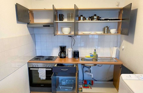 Stadtbezirk West Apartment | HAL12 cozy flat with TV & WLAN in Halle