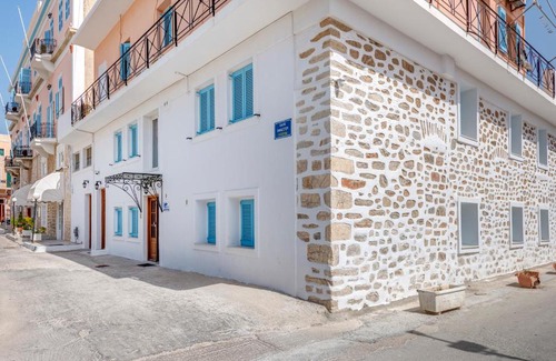 Ermoupoli Hotel | Halaris Rooms