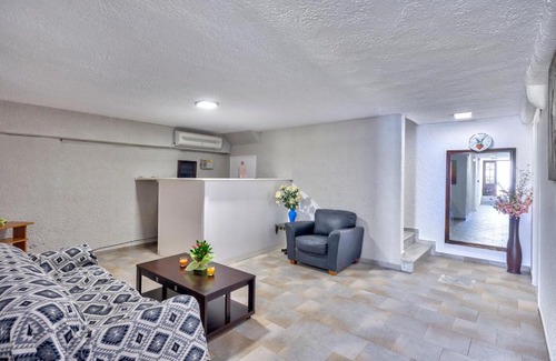Ermoupoli Hotel | Halaris Rooms
