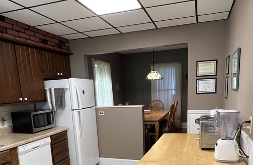 Oneonta House | Halcyon 5 minutes to All Star, Quiet Oneonta setting, near college + restaurants