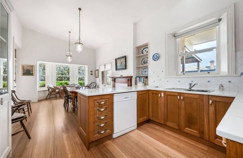 Port Elliot House | Halcyon, historical home, close to beach and shops