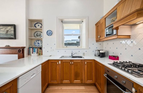 Port Elliot House | Halcyon, historical home, close to beach and shops