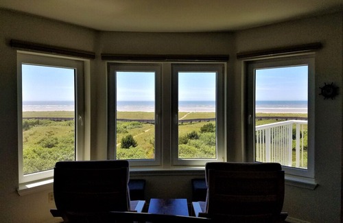 Long Beach Apartment | Hale Kai - Breathtaking ocean view!