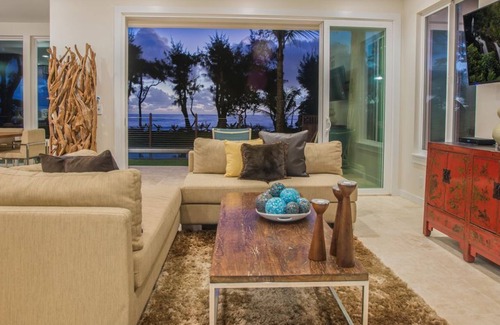 Laie House | Hale Kamalani - Oceanfront, Walk to Beach, BBQ , Lanai