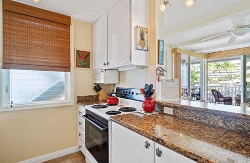 Kailua-Kona Condo | Hale Kona Kai 213 - Absolute Oceanfront Condo in Town - Big Wrap Around Lanai