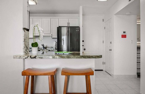 Kailua-Kona Condo | Hale Kona Kai 312 - Absolute Oceanfront Condo with wraparound lanai