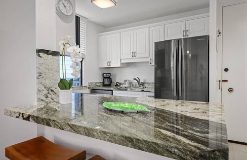 Kailua-Kona Condo | Hale Kona Kai 312 - Absolute Oceanfront Condo with wraparound lanai
