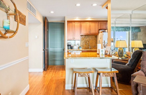 Kailua-Kona Condo | Hale Kona Kai 401 - Absolute oceanfront condo with wrap around lanai