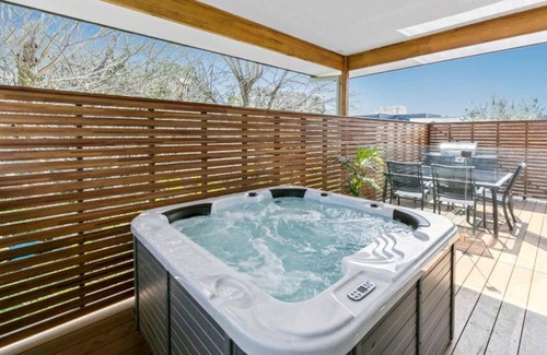 Rye Bed & Breakfast | HALE KUPA Rye Beach House Spa Table Tennis