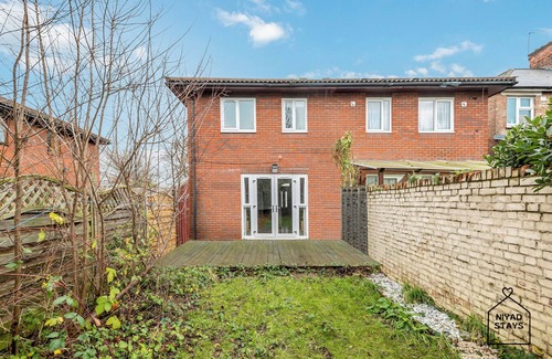 Tottenham Hale House | Hale Lodge, Beautiful Family Friendly home in London