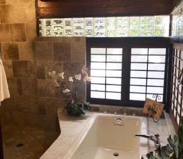 Kailua-Kona Hotel | Hale Maluhia Country Inn