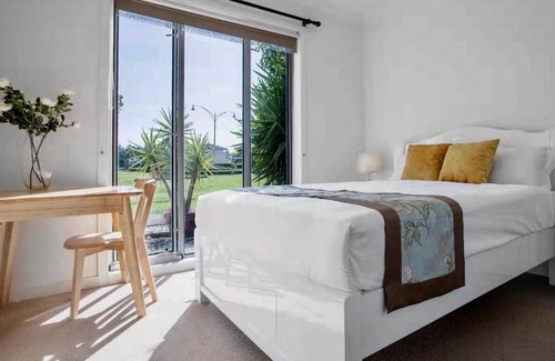 Sanctuary Lakes House | Halen's hourse