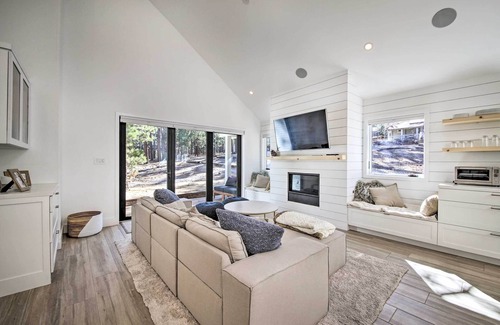 Big Bear Lake House | Half-Mi to Big Bear Lake: Modern Home w/Deck