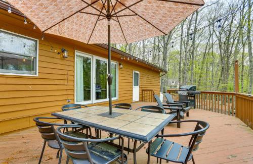 Lakeville House | half Mi to Boat Ramp Lake Wallenpaupack Retreat!