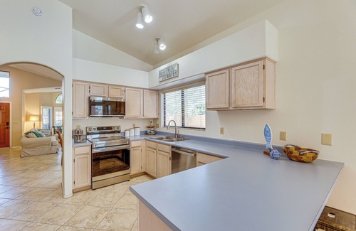 Stonebridge Lakes Manor House | Half-Mi to Dtwn: Lakefront Gilbert Home!
