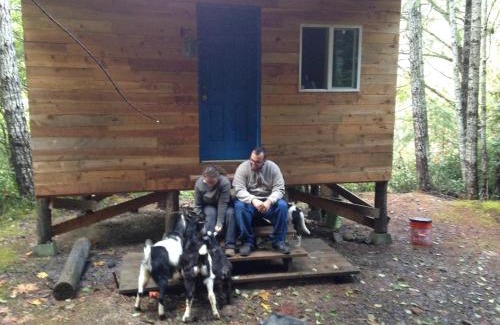 Gasquet House | Half Moon Cabin at Sustainable Ecovillage