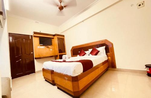 Thousand Lights Hotel | HALF MOON INN