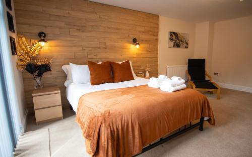 Eastbourne Apartment | Half Moon Luxury One bedroom - Spacious APT Romantic Getaway with a hot tub, 5 min away from Eastbourne centre , free parking