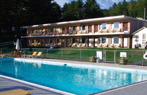 Weirs Beach Hotel | Half Moon Motel & Cottages