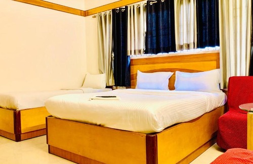 Thousand Lights Hotel | Half Moon Palace Chennai