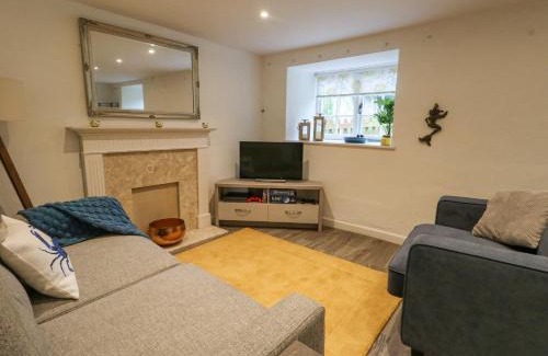 Beaminster House | Half Pint Cottage