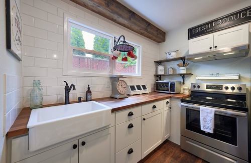 McMinnville Other | Half-Pint Farmhouse in Historic Downtown McMinnville