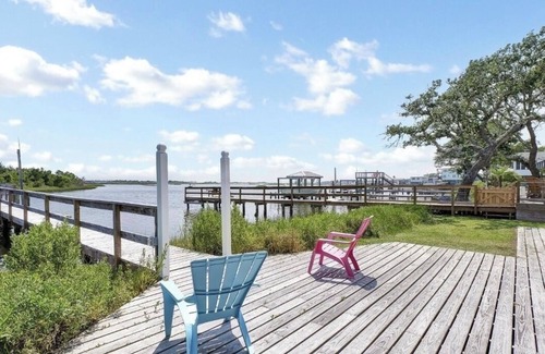 Holly Ridge Apartment | Half Shell Guest House - Dock - Free Kayaks - Surf City - Waterfront access