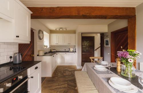 Ambleside House | Half Way House, Clappersgate, sleeps 8