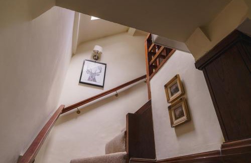Ambleside House | Half Way House, Clappersgate, sleeps 8