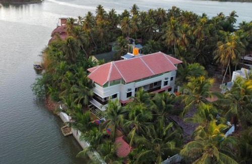 Tonse West House | Halfmoon Homestay