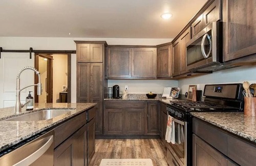 Bozeman House | Halfpipe Basecamp: Come enjoy Big Sky Country!