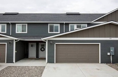 Bozeman House | Halfpipe Basecamp: Come enjoy Big Sky Country!