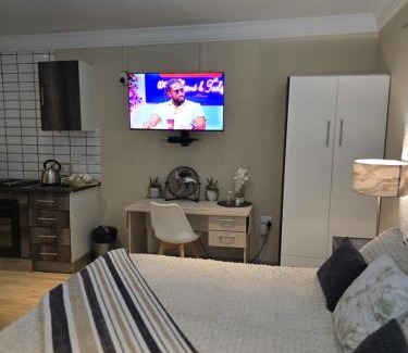 Greater Johannesburg Metropolitan Area Apartment | Halfway Gardens Home