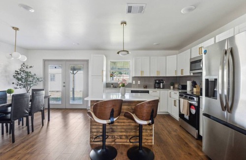 Irving House | Halfway to Arlington & Dallas