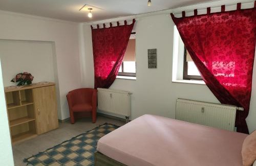 Paulusviertel Apartment | Halle, Bestes in Preis- Leistung- Lage, City, EG, 84 qm, SD, 1- 3 Doppelzimmer, extra für sie kostenlose TV Lounge extra Küche u Bad bis 6 Personen