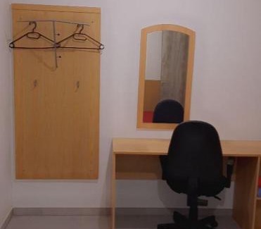 Paulusviertel Apartment | Halle, TOP -PREISE, große 79 qm SD FeWo, EG, wahlweise mit 1- 3 DZ, inklusiv TV Lounge, Küche, Bad WC Einfach und gut, Langzeitmieter VB Preise