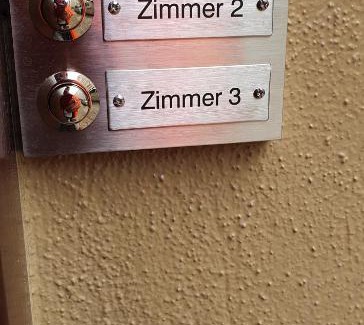 Paulusviertel Apartment | Halle, TOP -PREISE, große 79 qm SD FeWo, EG, wahlweise mit 1- 3 DZ, inklusiv TV Lounge, Küche, Bad WC Einfach und gut, Langzeitmieter VB Preise