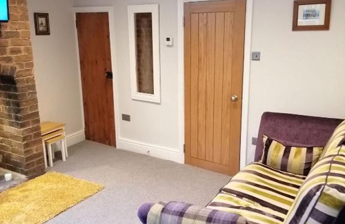 Bridgnorth House | Halt Cottage