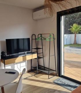 Gignac-la-Nerthe House | Halte Provence - 2 chambres - Piscine - Salle de bain privée - Parking gratuit