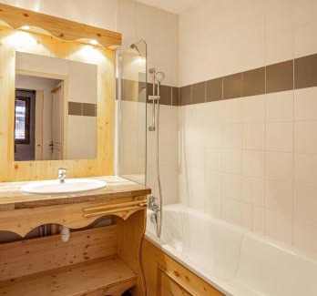 Orelle Apartment | Hameau 6 002 - SPA & PISCINE studio 4 pers