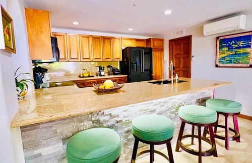 Avalon Condo | Hamilton Cove 2-bedroom condo with golf car & A/C in pleasant Catalina Island
