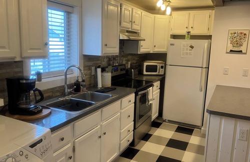 Hamilton House | Hamilton Hamlet - A charming 1-bedroom fully furnished ADU with WiFi