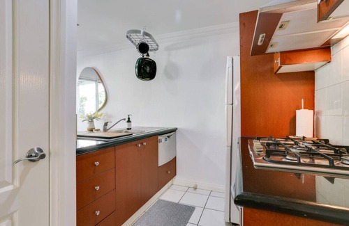 Hamilton House | Hamilton Home - 3 bed + 2 bath - close to Airport