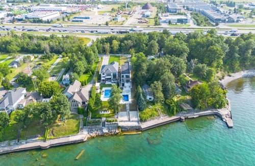 Stoney Creek House | Hamilton Lakeside Haven ~ 4BR of Peace & Comfort